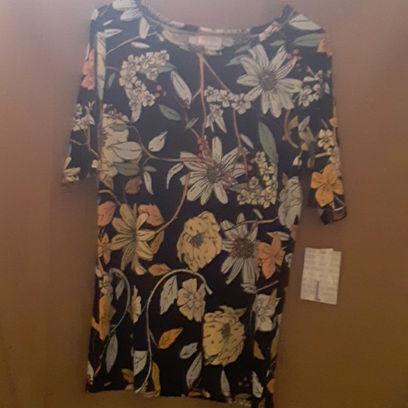 LuLaRoe Tops - Lularoe Gigi